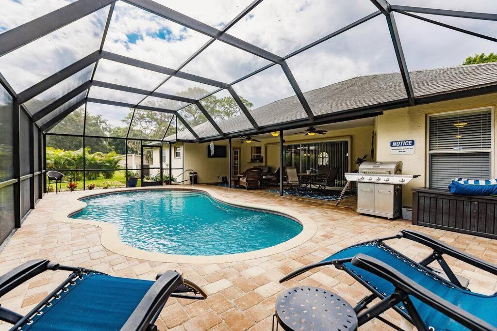 Sunny Oasis Getaway -Heated Pool-Mini Golf-Near Beach 노코미스 외부 사진