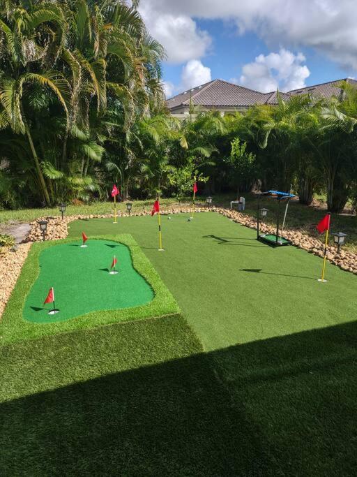 Sunny Oasis Getaway -Heated Pool-Mini Golf-Near Beach 노코미스 외부 사진